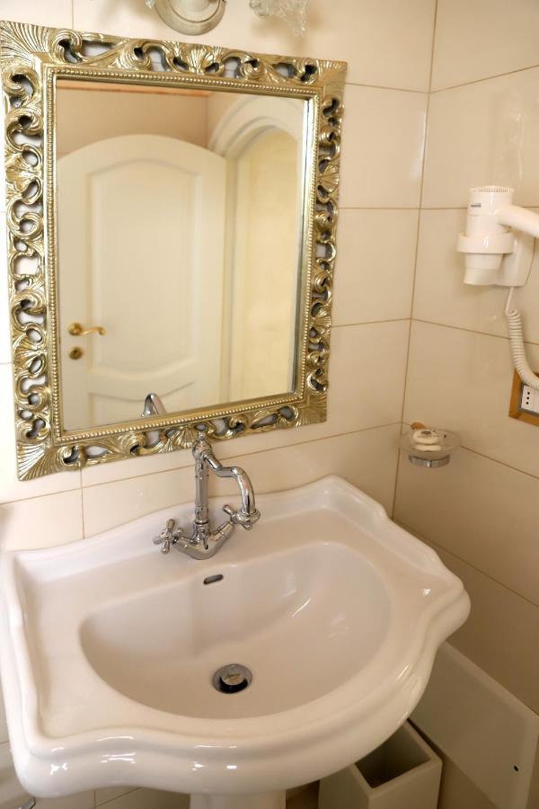 Bed and Breakfast Palazzo Castiglione Gallipoli Exterior foto